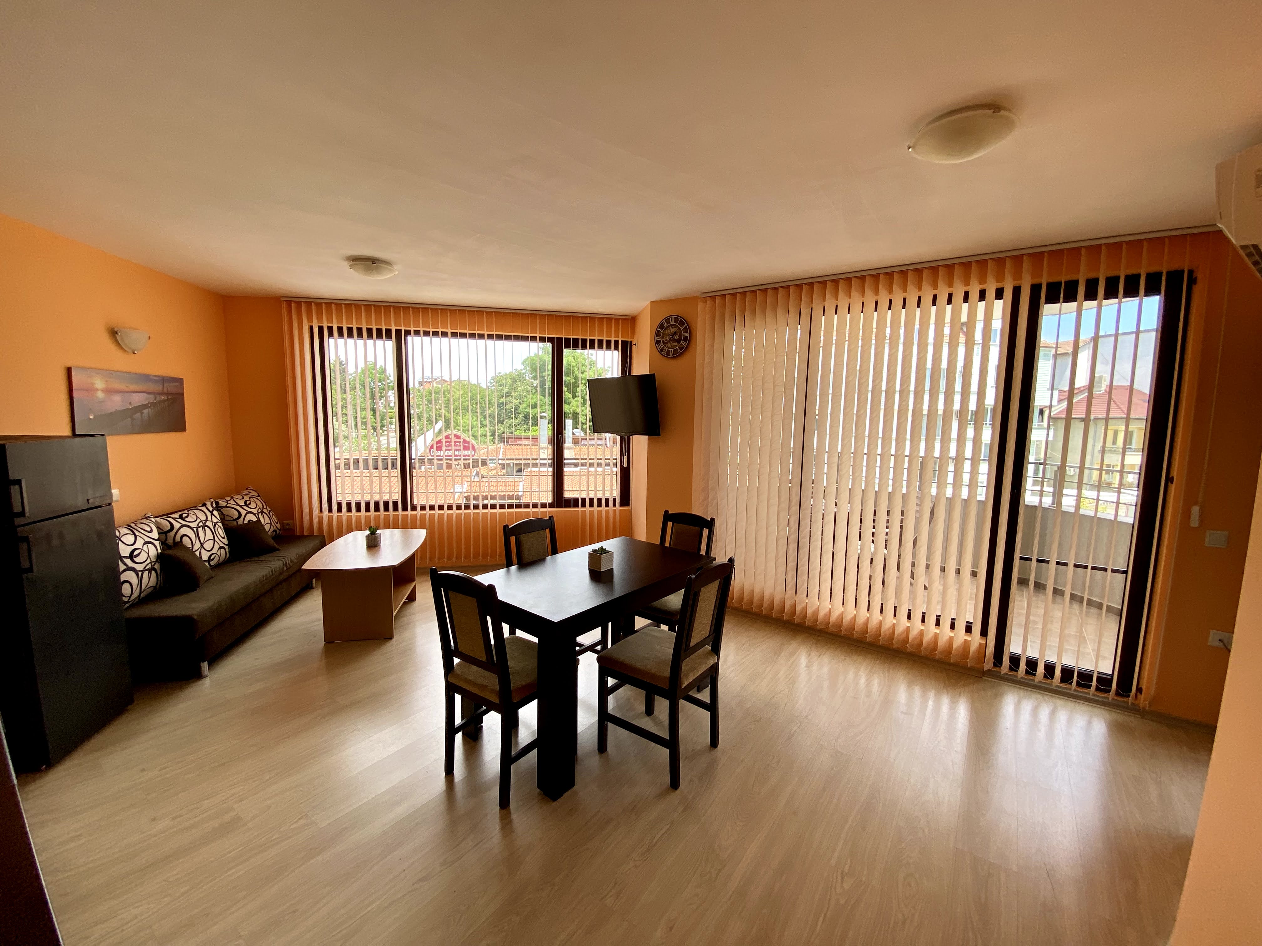Studio 6 - living room